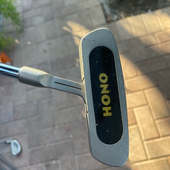 Hono YP500 Putter And Chipper All In One 
The head moves up/ down - Picture 7 of 8